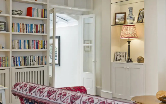 Stunning Recently Renovated 3 Bedroom Home Fuham - Munster Village