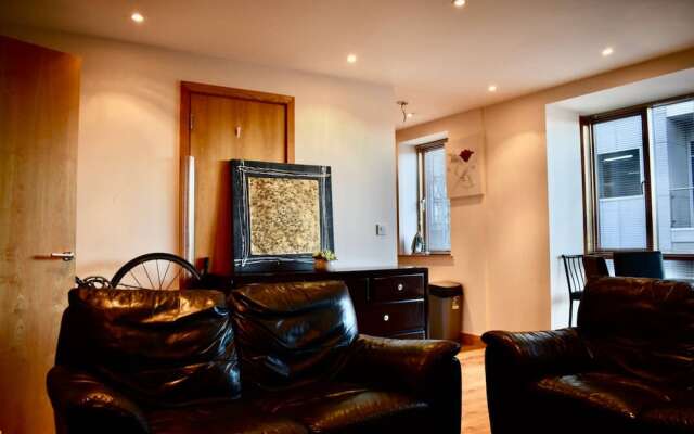 Spacious Ifsc 2 Bedroom Flat With Balcony