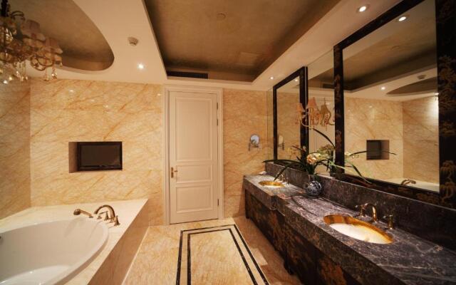 Haiyang Shenglong Jianguo Hotel
