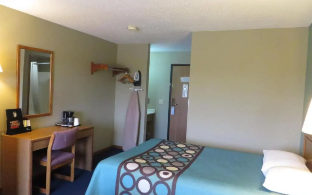 Super 8 by Wyndham Macomb