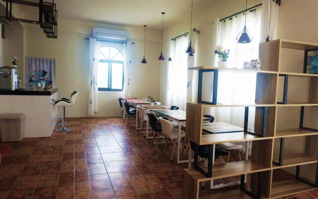 Hello Inn - Hostel