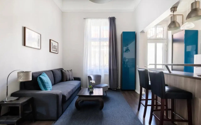 Andrassy Garden Apt in Center