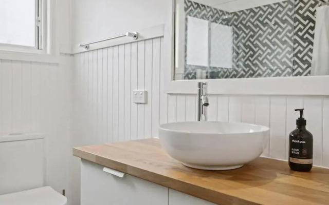 Canoon - 4 Bedroom, Pet Friendly home