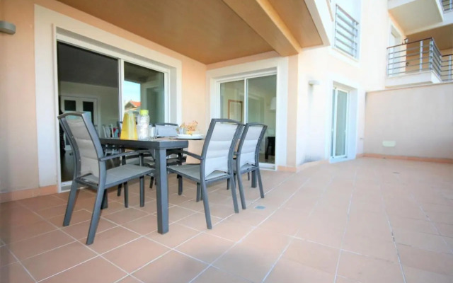 Modern Apartment in Luxurious Condominium