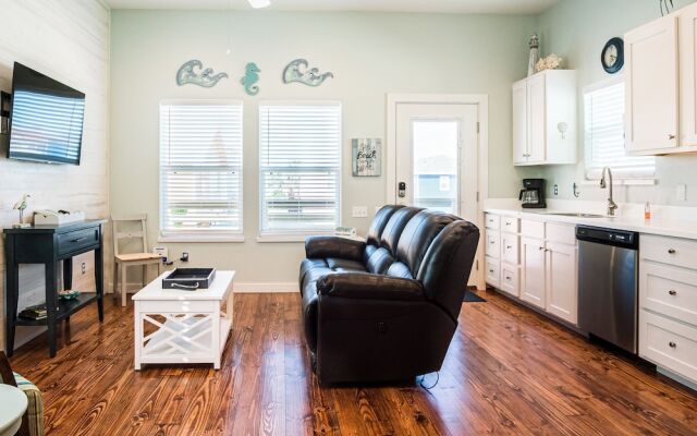 Turquoise Treehouse 2 Bedroom Home