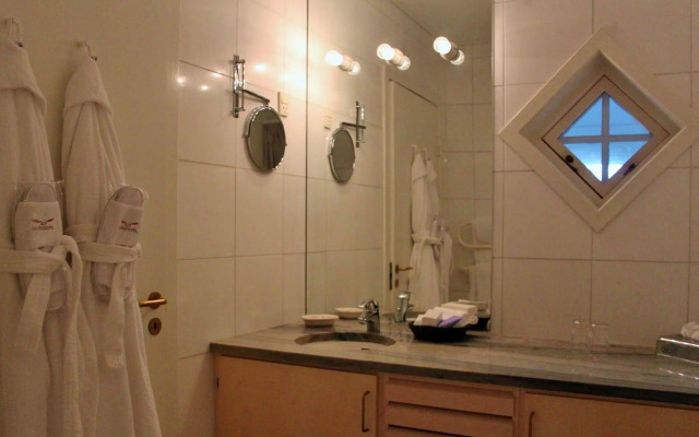 Ruths Hotel