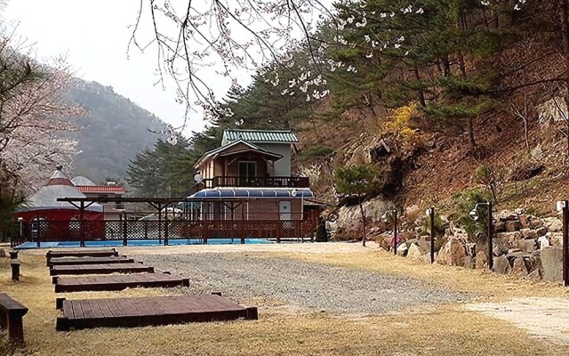 Yangpyeong Son's Rock Pension