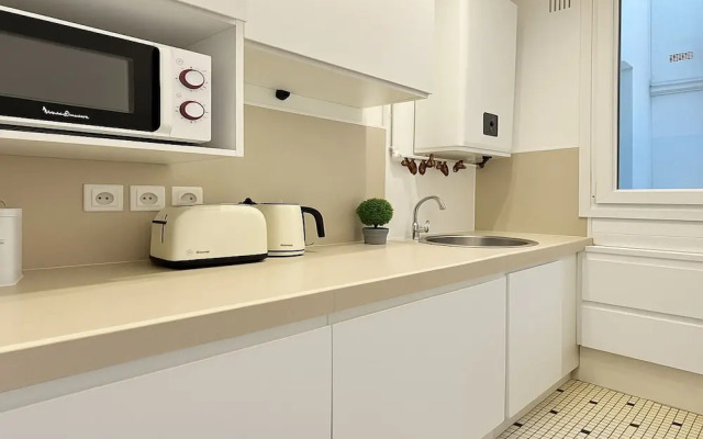 3 pieces pres du Pantheon