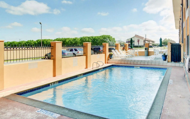 Quality Inn DFW Airport North