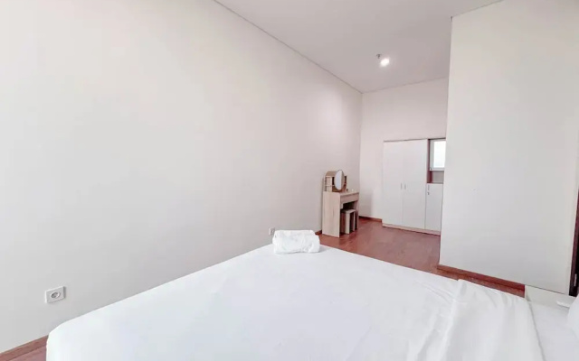 Homey And Simply 3Br At Grand Sungkono Lagoon Apartment
