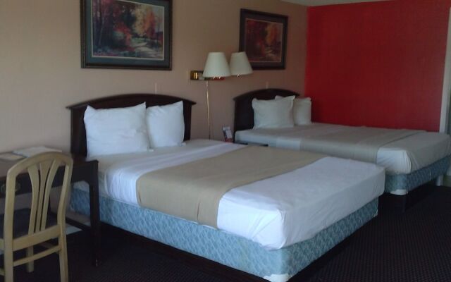 Westwoods Inn & Suites