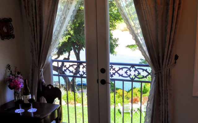 The River Belle Inn
