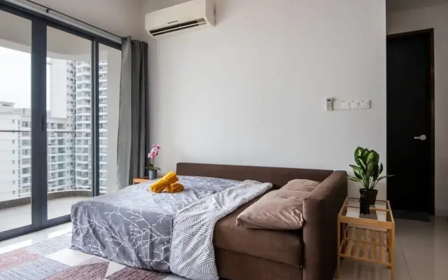 A Stylish 2BR Suite, Water Views, Free Parking