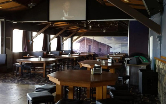 Lake Jindabyne Hotel