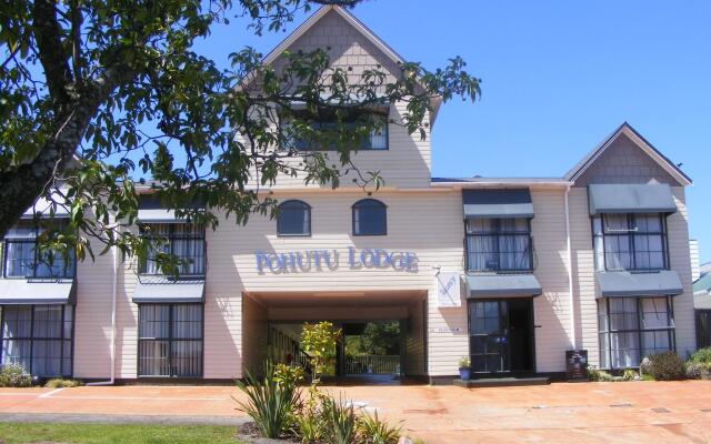 Pohutu Lodge Motel