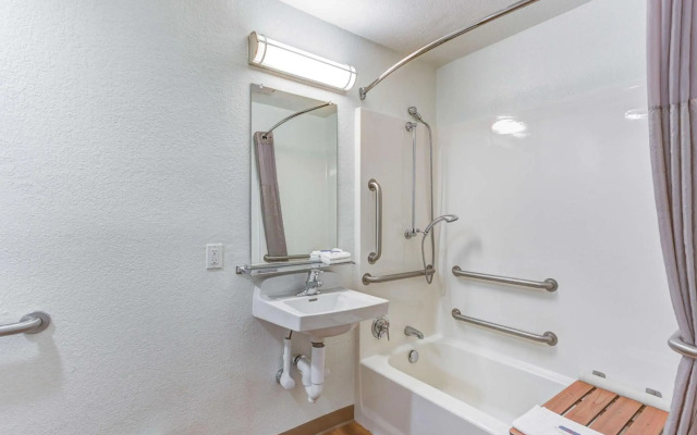 Motel 6 Portland, OR - Tigard West