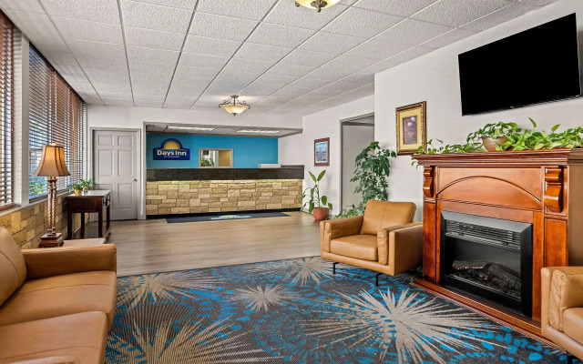 Days Inn by Wyndham Dubuque