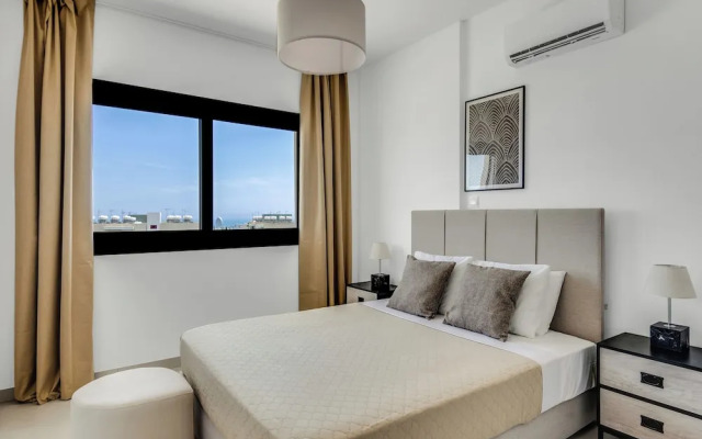 Sanders Elgio - Delightful 2-bdr Apt With Balcony