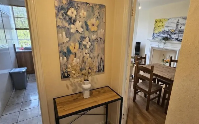 Brondesbury Apartment