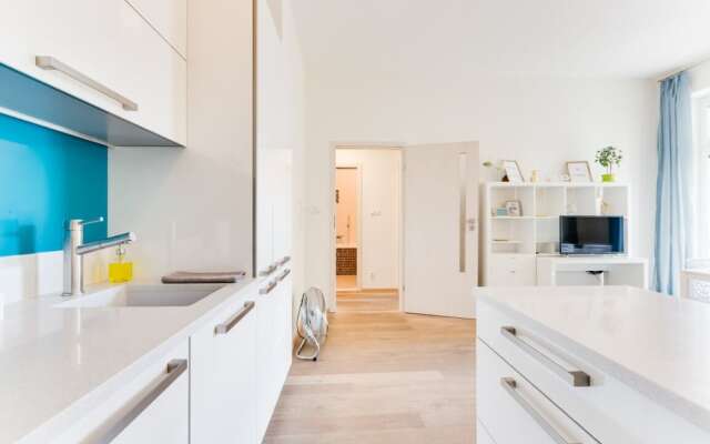 Charming Two-Bedroom Apartment Next To The Emmaus Abbey