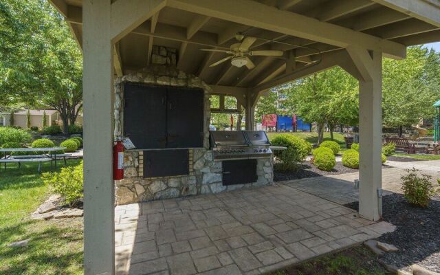 Tranquil Pondview Retreat - Balcony