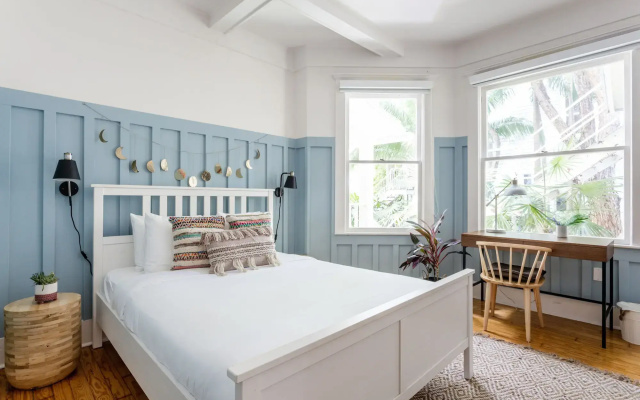 Miami River Inn By Renzzi