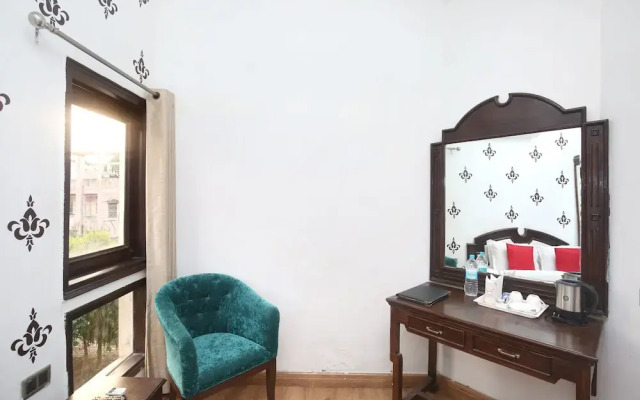 Capital O 5440 Hotel Le Monarque