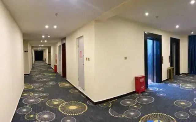 Tutu Business Hotel (Shijiazhuang Runfeng Logistics Park)