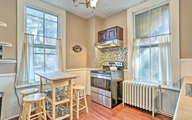 Centrally Located Apt in Victorian Mansion!