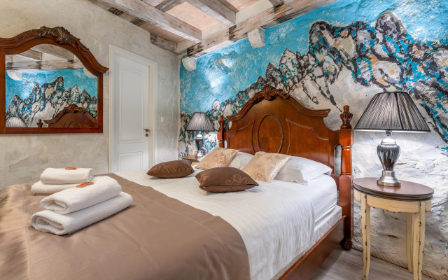 Historic Plaza Varos - Adults Only