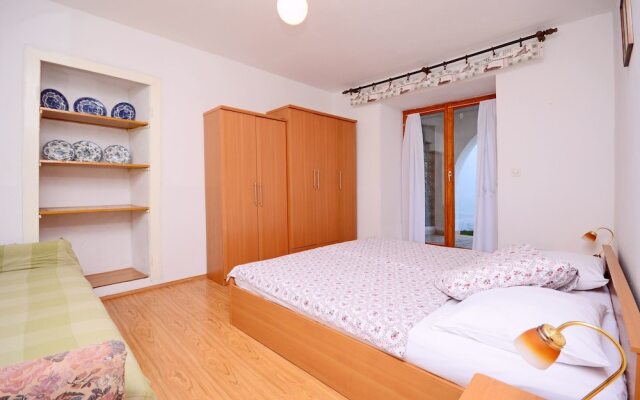 Apartments Mladen