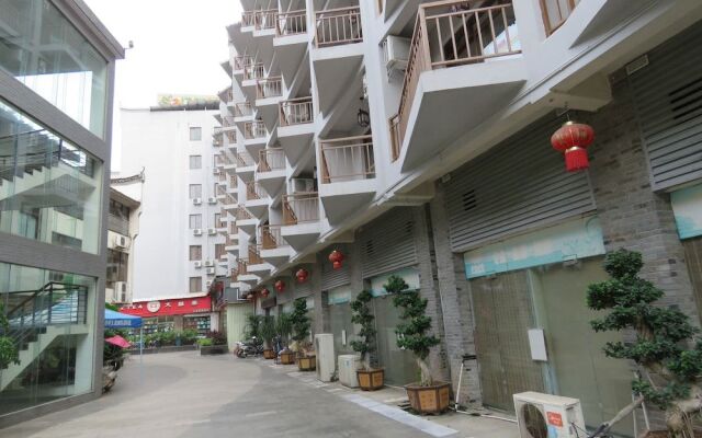 China Town Riverside Garden View Hotel