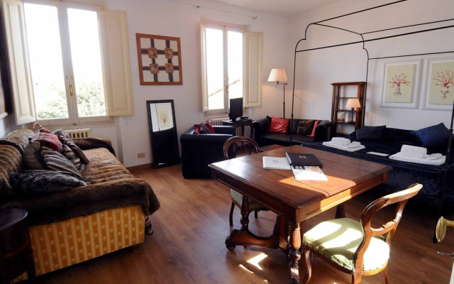 Charming Studio Apartment in Front of the Arno River