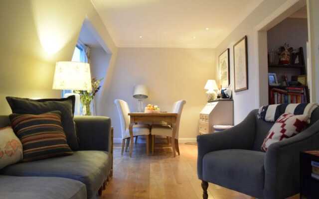 Stylish 1 Bedroom Penthouse Near Notting Hill