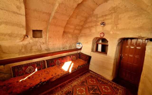 Cave seasons deluxe hotel
