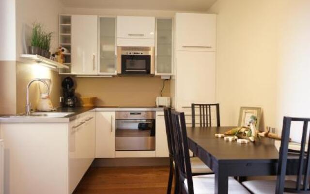 YoHome - Stylish New City Apartment