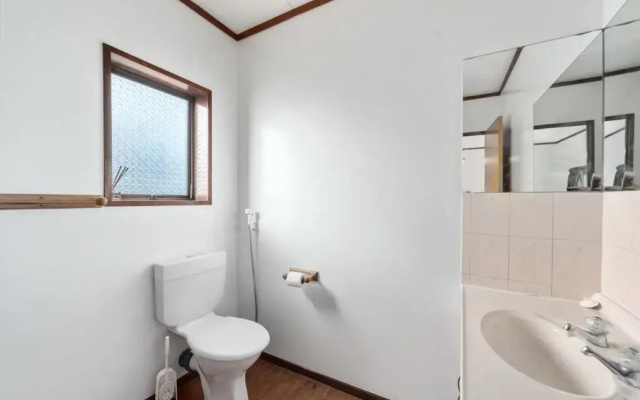 Courtside Quarters - Waihi Beach Holiday Home