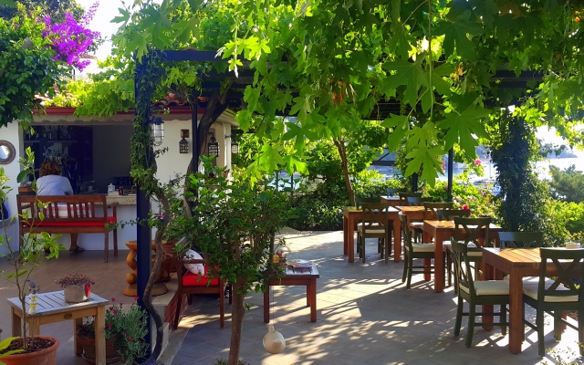 Ece Hotel Sovalye Island
