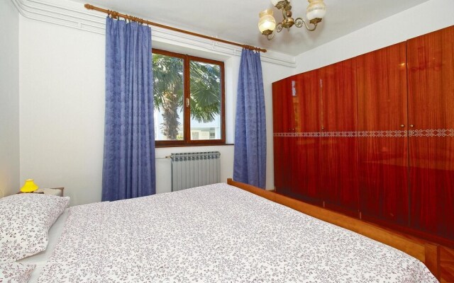 Amazing Apartment in Porec With 2 Bedrooms