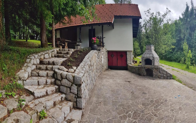 Sweet Stay Forest House