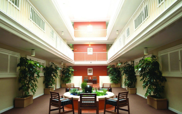 Suites At Fishermans Wharf