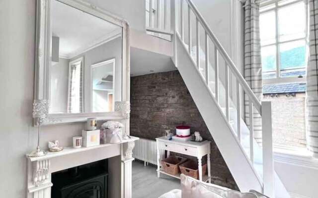 Luxury 3 Bedroom Penthouse w Massive Roof Terrace