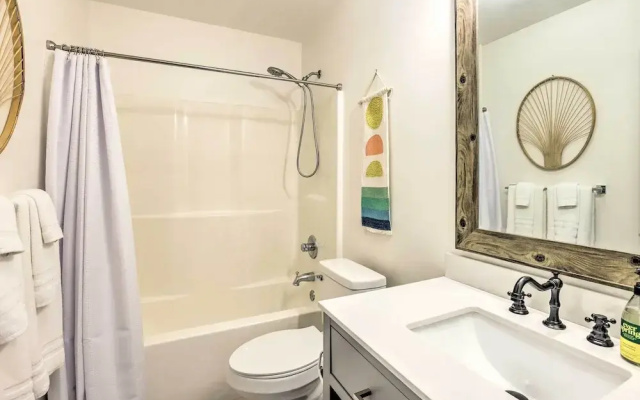 Family-friendly Calera Getaway w/ Game Room!