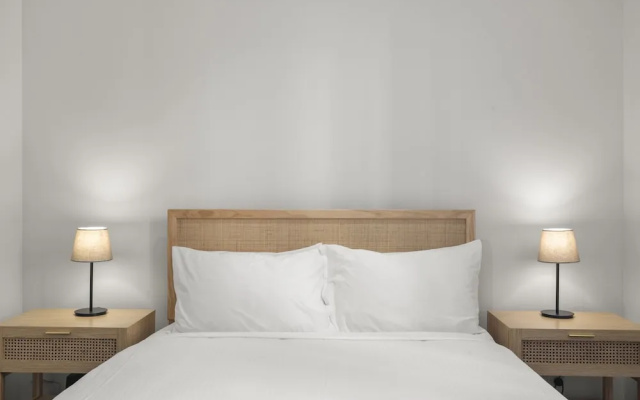 Bustling Fitzroy Eateries and Bars Nearby – Guest Rooms – Melbourne