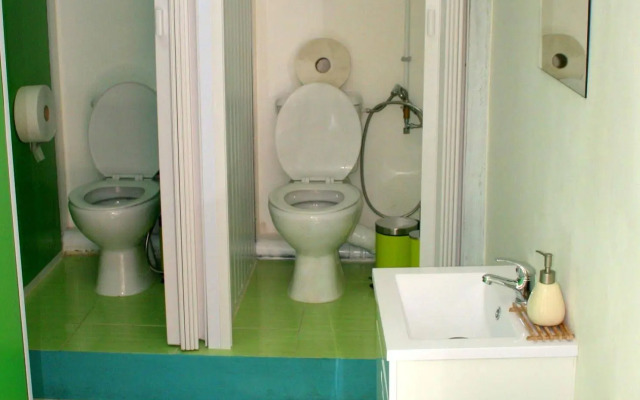 Locals Hostel & Suites