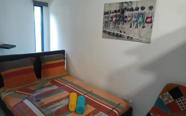 blue and yellow, appartement au calme, avec piscine, WIFI