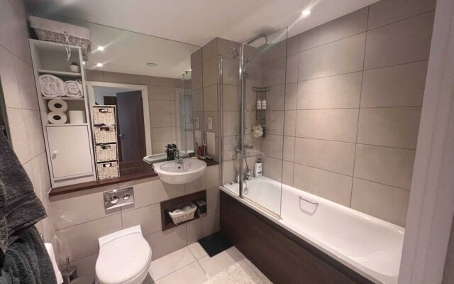 Central 1 Bedroom Apartment in Aldgate East in Zone 1