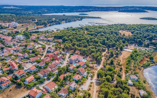 Amazing Home in Pomer With Wifi and 3 Bedrooms