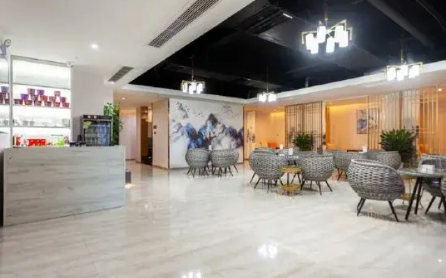 Santai Longtingyi Theme Hotel