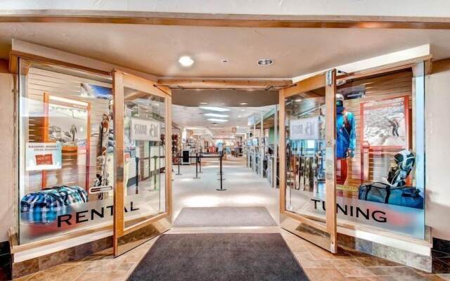 3 Bedroom Ski in, Ski out Mountain Vacation Rental Located Next to Historic Main Street in Downtown Breckenridge